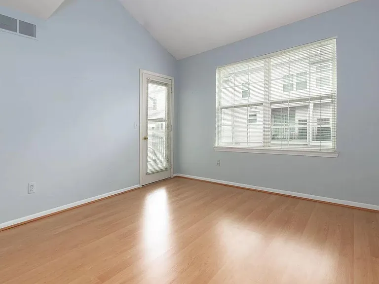 160 Allenhurst Ave — Photo 10
