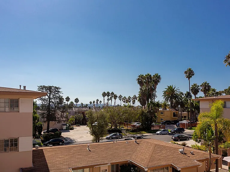 Emerald Manor Apartments — Photo 3