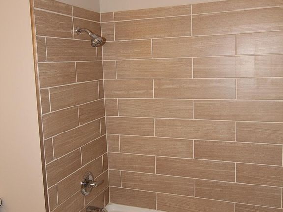 5th image of 421 McKenna Ct