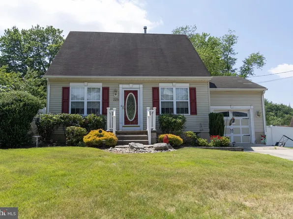 225 Morris Ave, Blackwood, NJ 08012