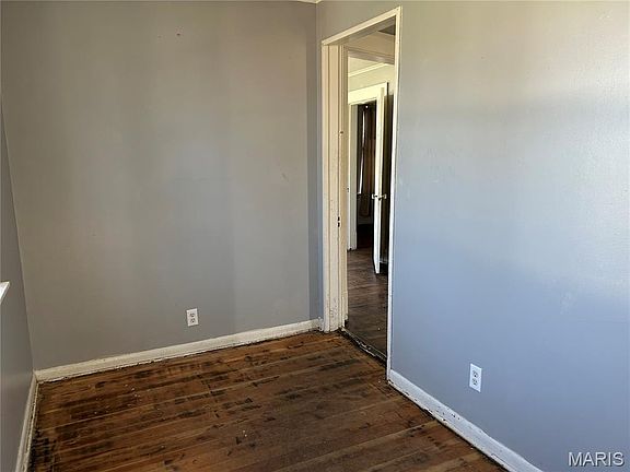 5th image of 431 Sumner St