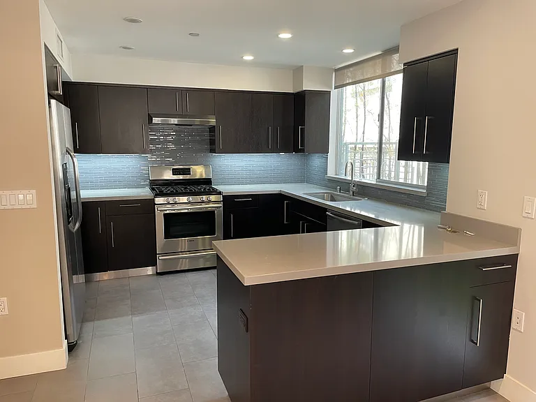 1666 Greenfield Ave #103 — Photo 8