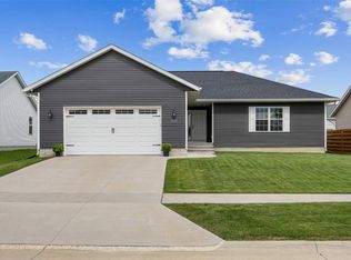 2827 Belle St SW, Cedar Rapids, IA 52404