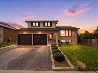 93 Old Chicopee Dr, Kitchener, ON N2A 3R7