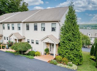 32 Waterside Dr, Morgantown, WV 26508