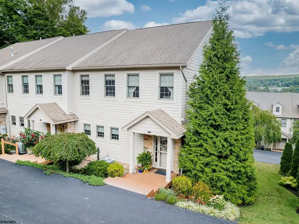 32 Waterside Dr, Morgantown, WV 26508
