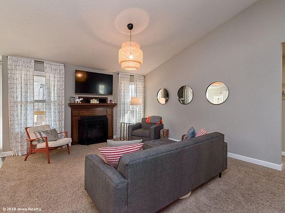 3rd image of 5821 Pine Ct