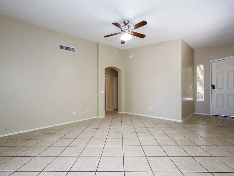 1656 W Wood Crest Ct — Photo 7