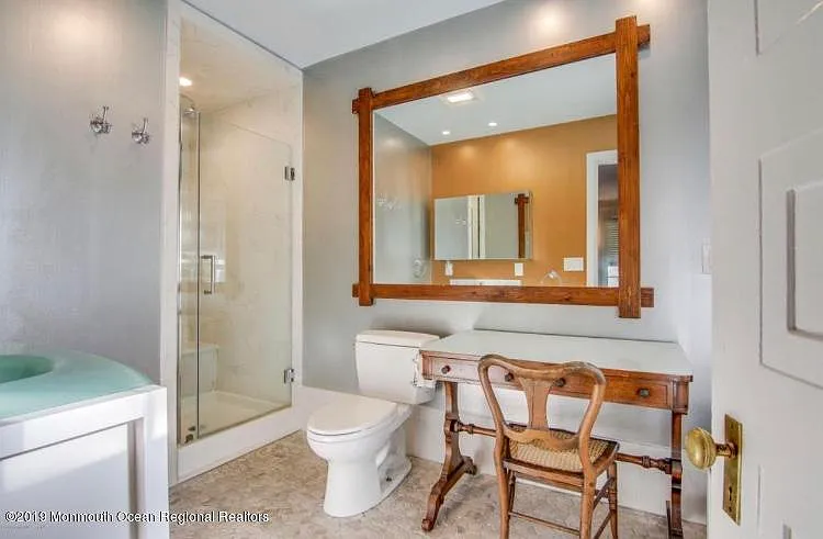 102 Lake Dr — Photo 10