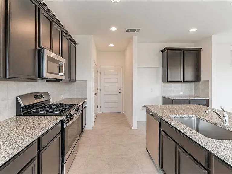 233 Trailside Ln — Photo 4