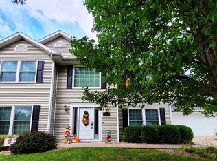 1502 Locust Dr, Saint Joseph, IL 61873