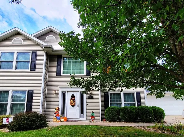 1502 Locust Dr, Saint Joseph, IL 61873