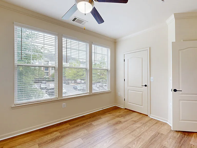 Signal Hill Apartment Homes — Photo 86