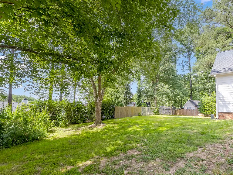 623 Elmwood Ct — Photo 9