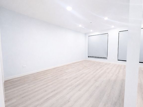 4th image of 947 W Sunnyside Ave #306