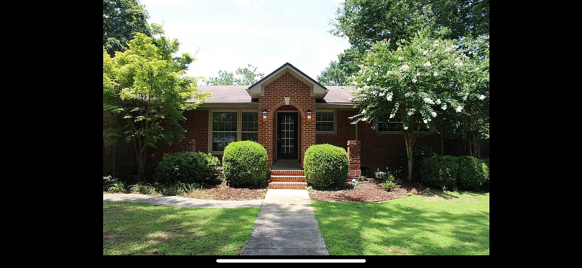 Building Photo - 324 Crestview St