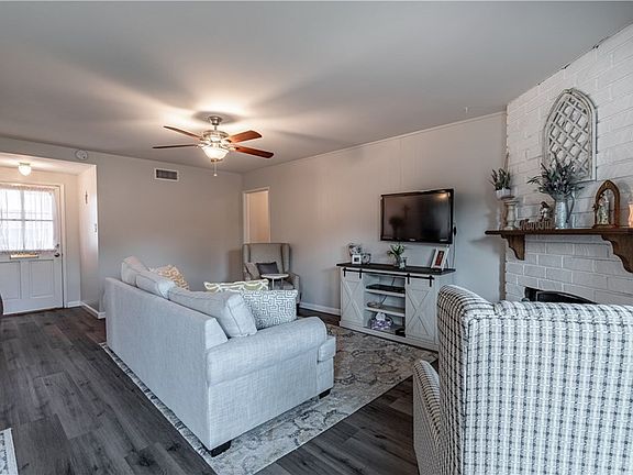 3rd image of 8470 Phlox Dr