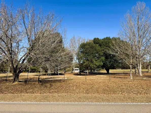 116 Yawn School Rd, Lumberton, MS 39455
