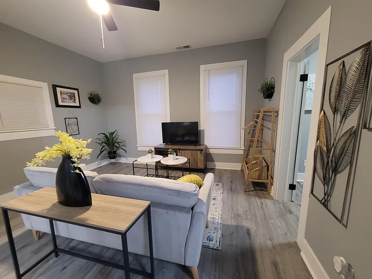 2818 N Capitol Ave #3 — Photo 12