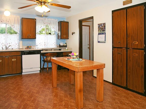 3rd image of 2798 NE Athens Way