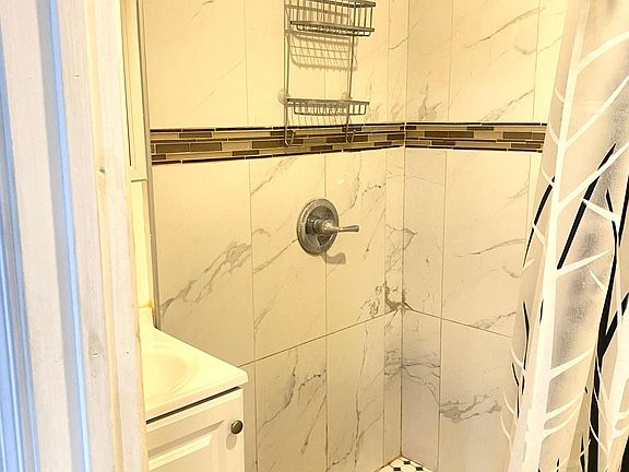 5th image of 4166 Center St #1