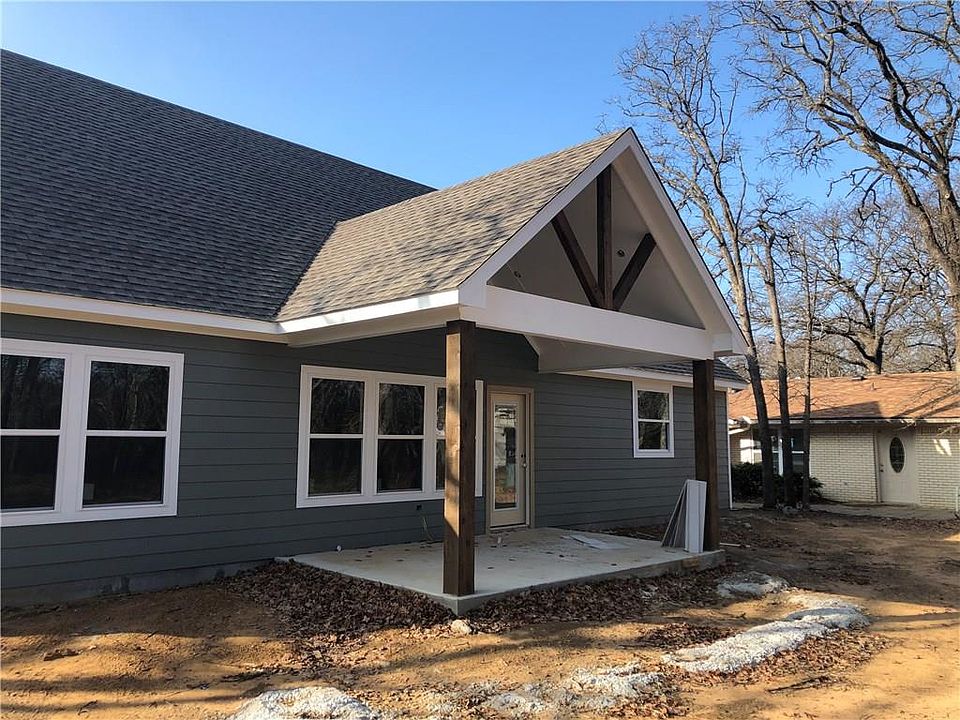 2nd image of 256 Cayuga Trl