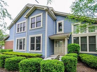 916 Heathrow Ln, Naperville, IL 60540