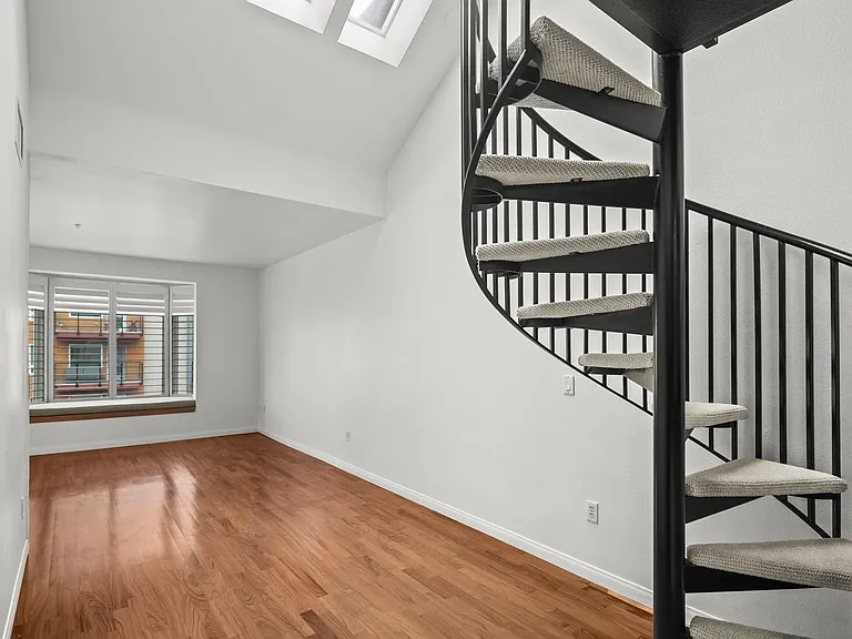 2400 5th Ave #438 — Photo 4