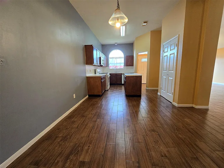 8927 Diamond Lake Ln — Photo 9