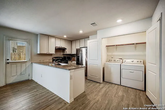 3 bed, 2.0 bath, 1276 sqft, $1,600 — Photo 4