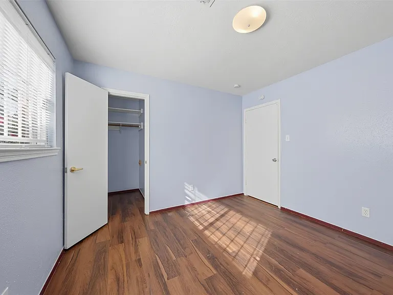 7015 Pella Dr — Photo 17
