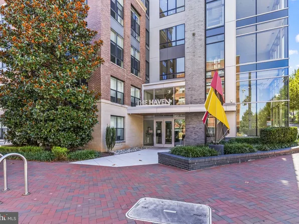 145 Riverhaven Dr Unit 359, Oxon Hill, MD 20745