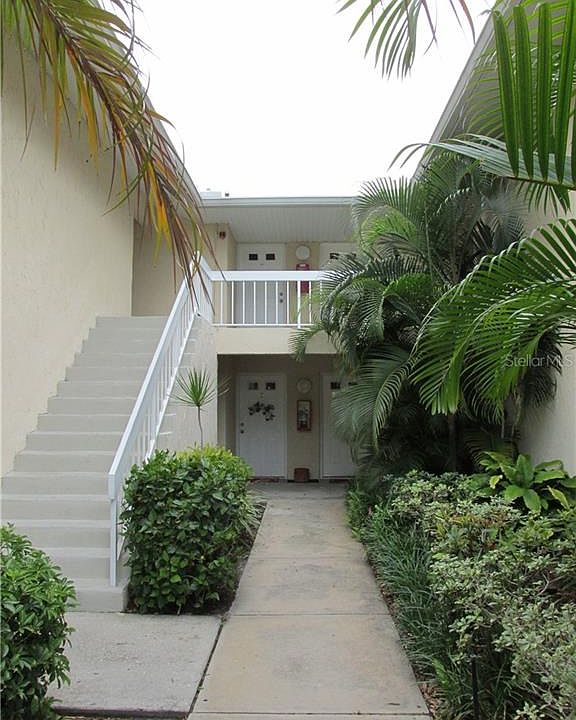 1st image of 2121 Wood St #202