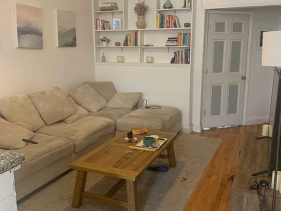 4th image of 217 Smith St #1