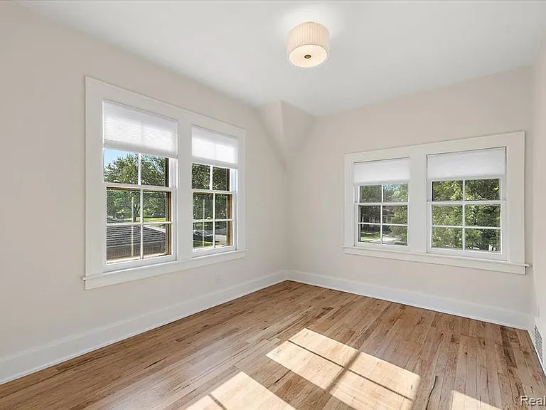 2136 Dorchester Rd — Photo 43