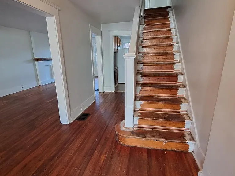 200-222 Laurel Ave — Photo 5