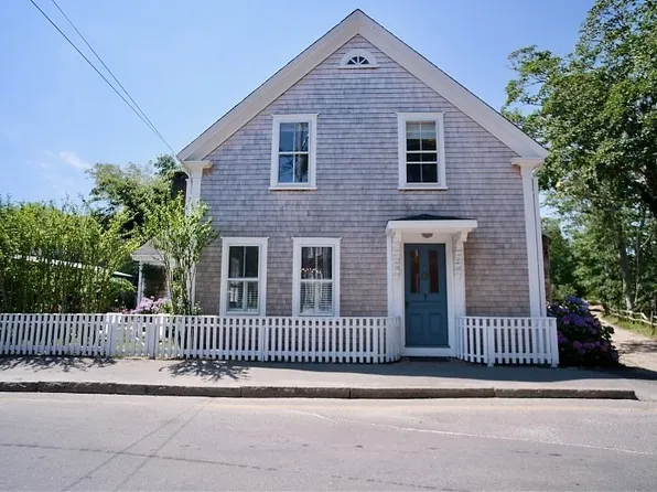 82 Center St, Nantucket, MA 02554