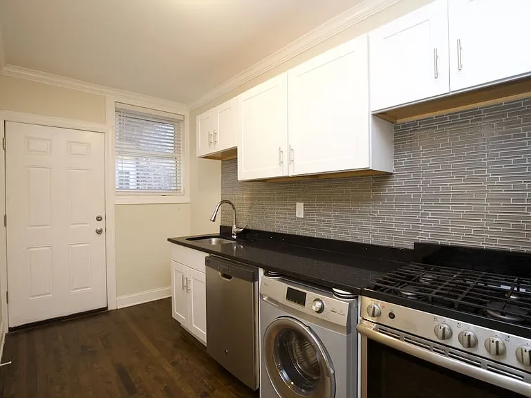 4222 N Clark St #4 — Photo 5