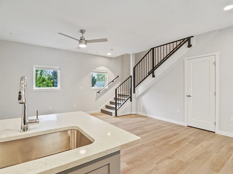 The Edge at State Apartments & Townhomes — Photo 28