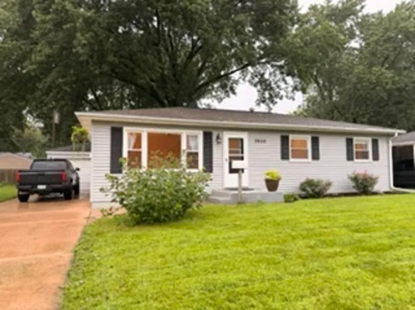 2630 Crestview Dr, Bettendorf, IA 52722