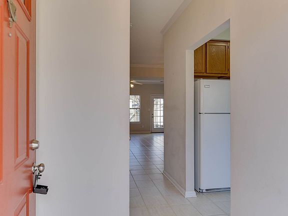 5th image of 107 Sterling Ct