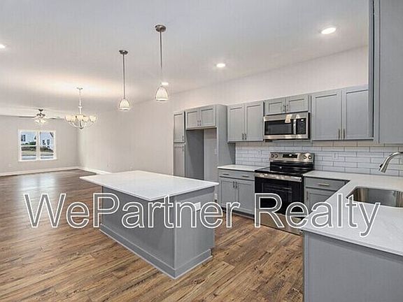 4th image of 144 Crest Pointe