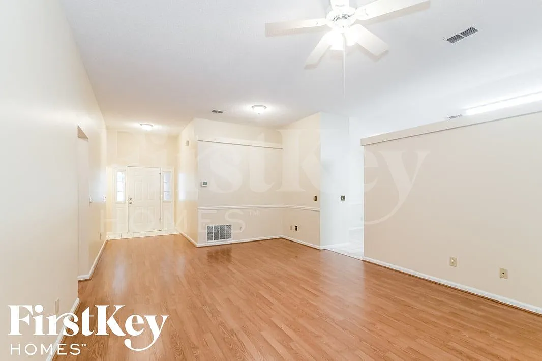 4 bed, 2.0 bath, 1847 sqft, $2,580 — Photo 3