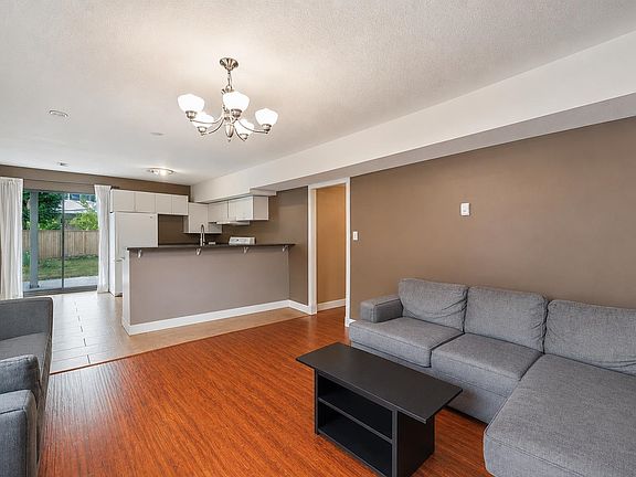 5th image of 976 Hosmer Ct
