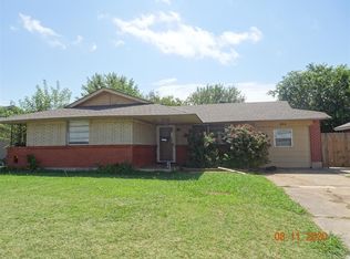 946 NW 5th St, Moore, OK 73160