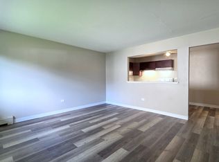 8530 W 95th St APT 14, Hickory Hills, IL 60457