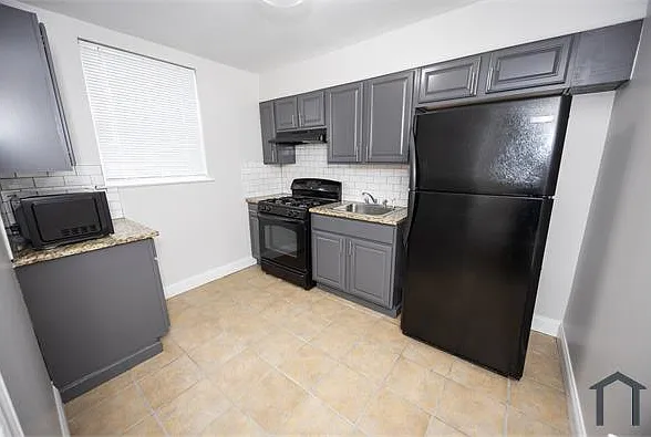 906 E Vernon Rd #1 — Photo 8