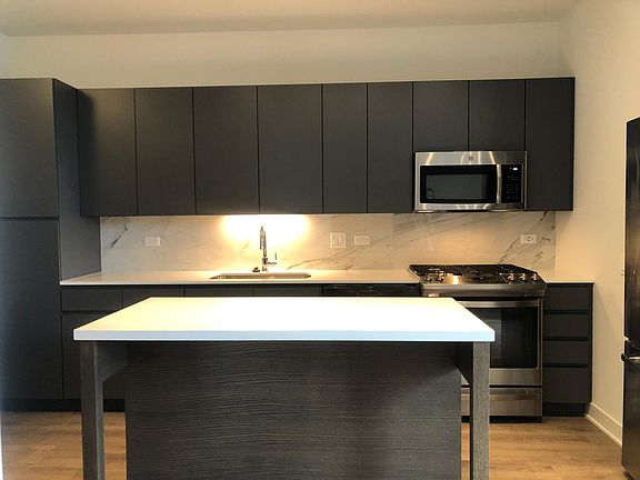 2nd image of 724 N Aberdeen St #709