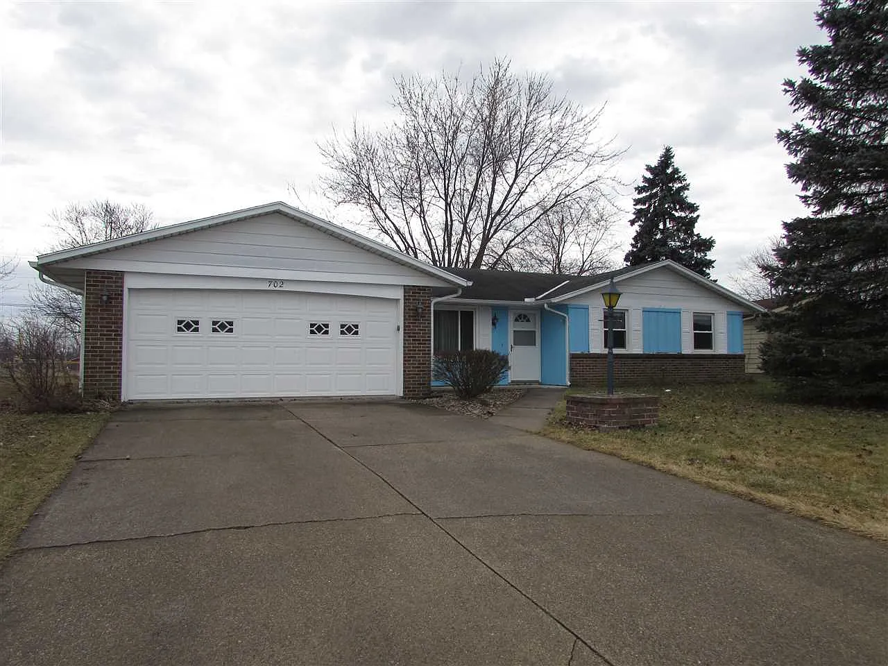 702 S Columbia Pkwy photo 1