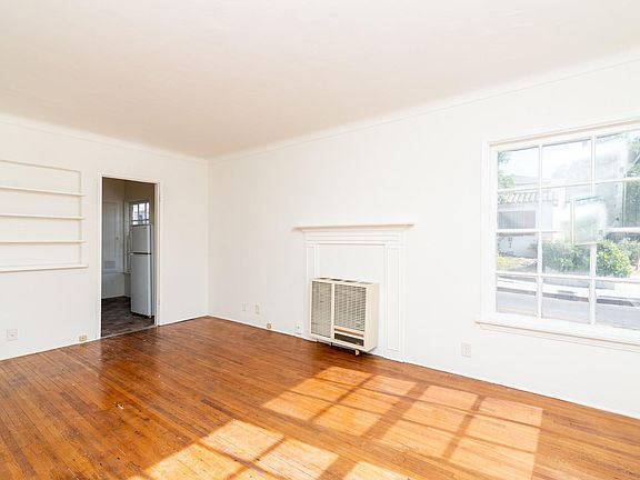 2nd image of 5801 San Vicente Blvd